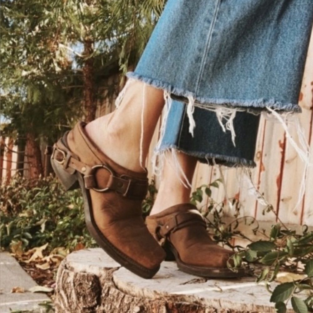 Frye Carson belted harness mule in Chocolate Brown  rounded toe 8.5